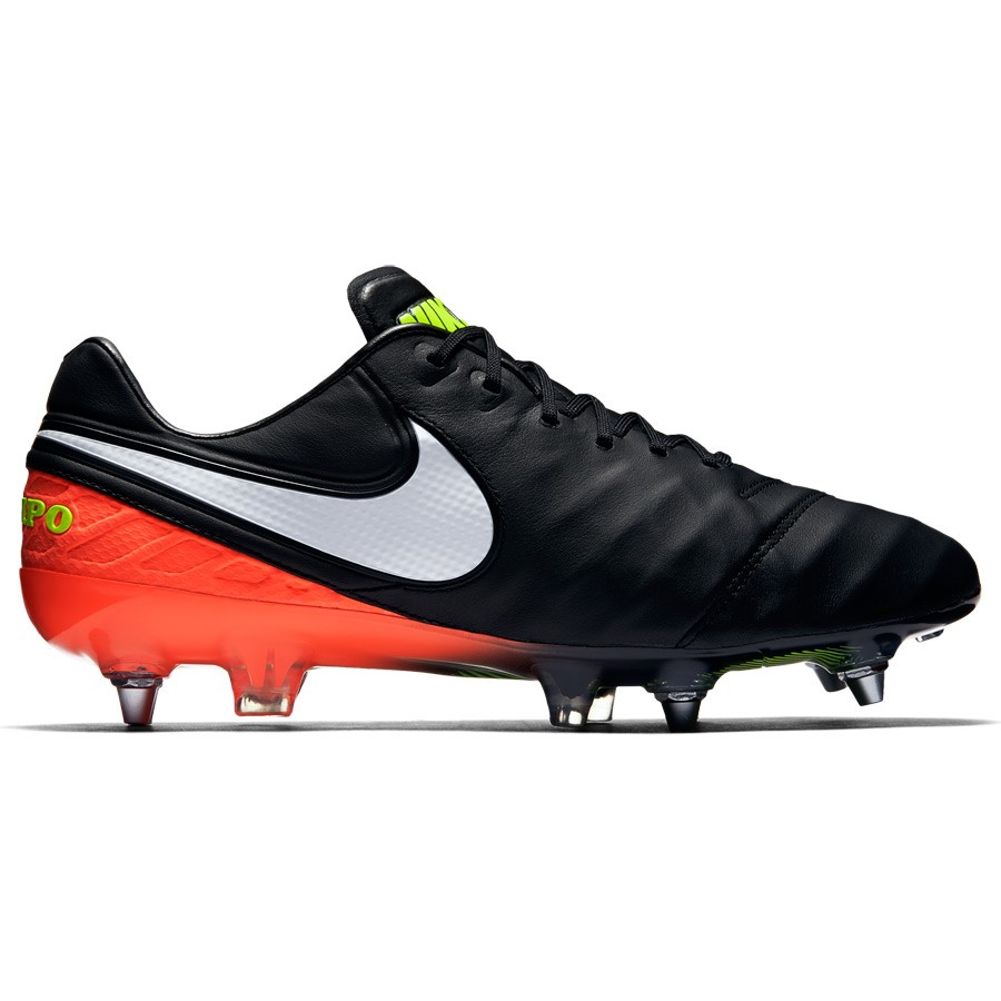 nike tiempo crampon